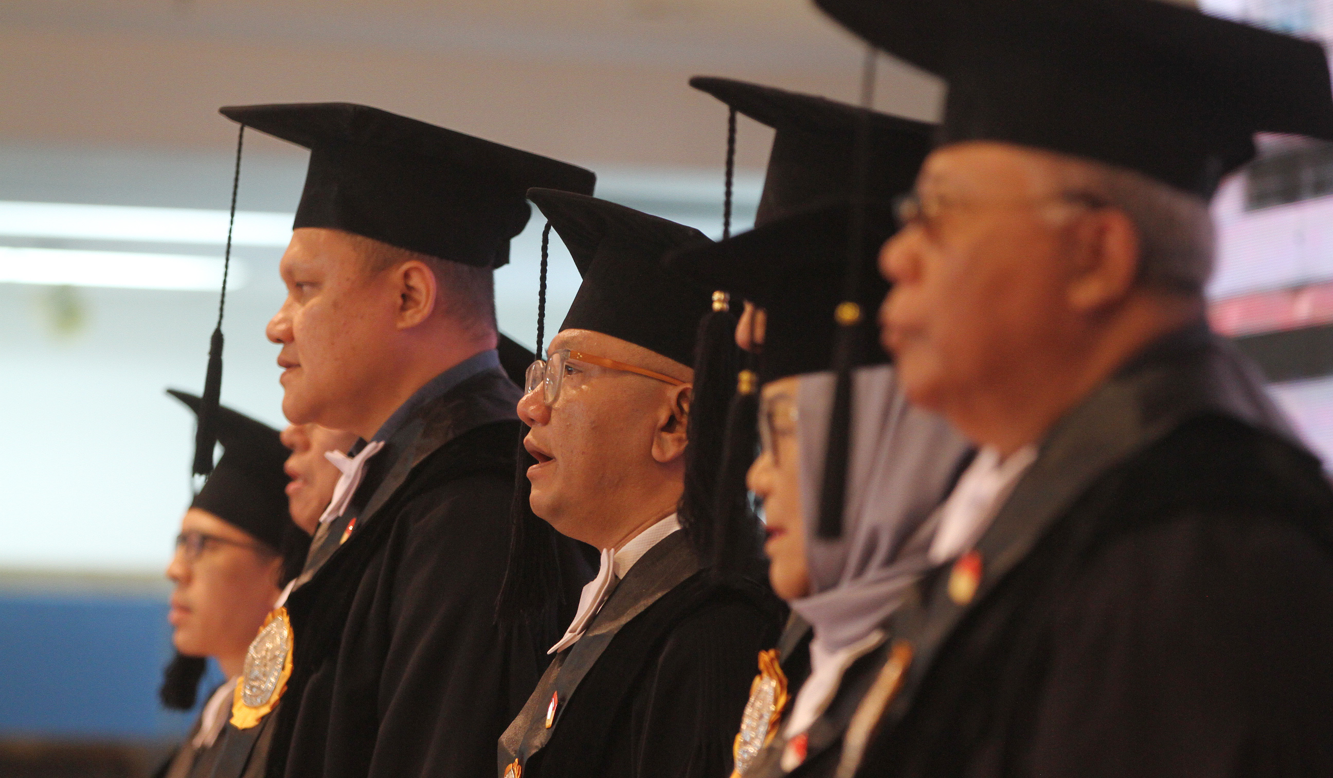 Ketua KWP Ariawan, saat menjalani sidang promosi Doktor di Universitas Prof Dr Moestopo Beragama. (Agus Priatna/SinPo.id)