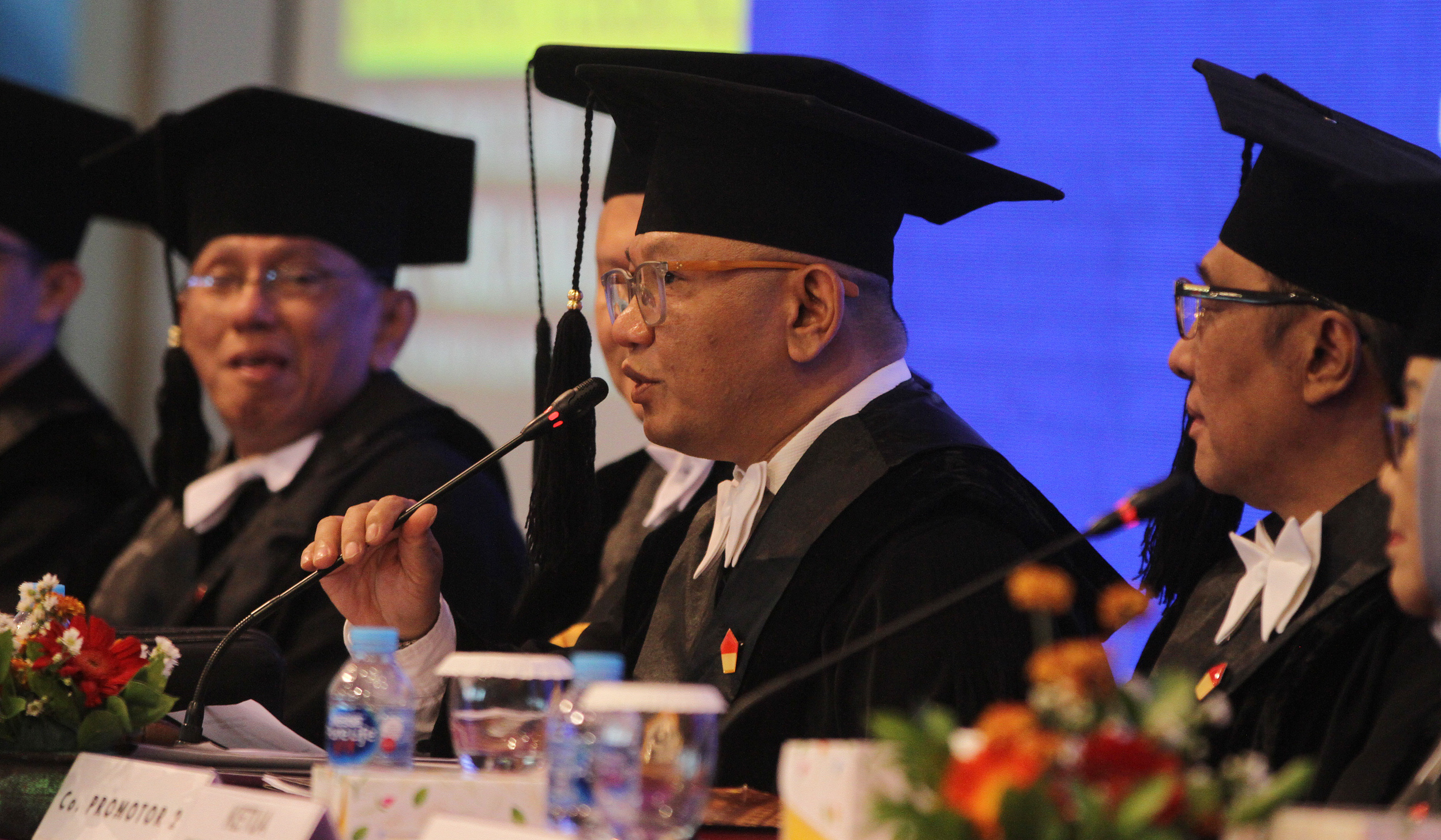 Ketua KWP Ariawan, saat menjalani sidang promosi Doktor di Universitas Prof Dr Moestopo Beragama. (Agus Priatna/SinPo.id)