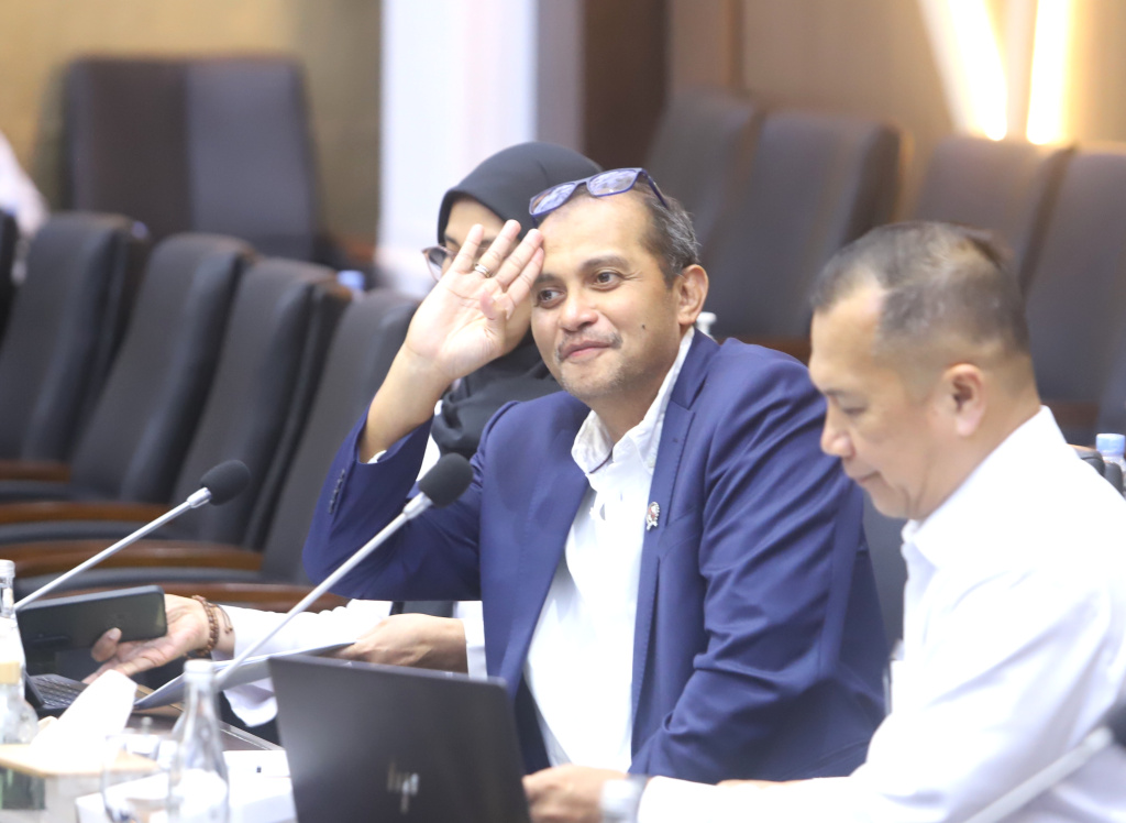 Baleg DPR gelar raker dengan Wakil Menteri Hukum Edward Omar Sharif Hiariej membahas Prolegnas RUU Prioritas Tahun 2026 (Ashar/SinPo.id)