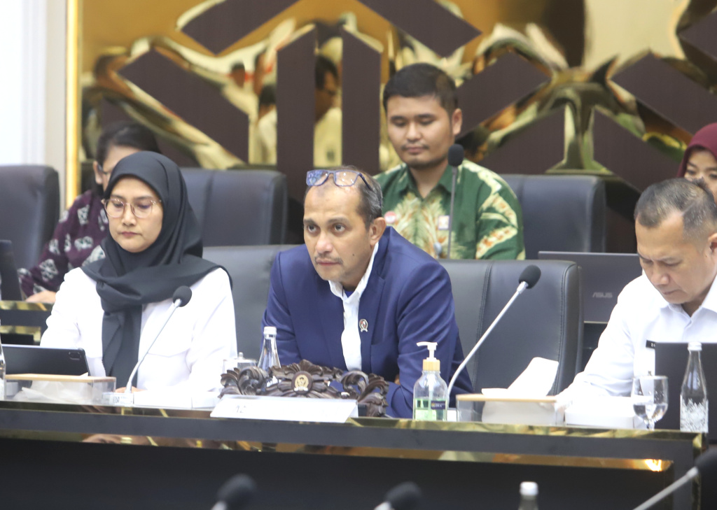Baleg DPR gelar raker dengan Wakil Menteri Hukum Edward Omar Sharif Hiariej membahas Prolegnas RUU Prioritas Tahun 2026 (Ashar/SinPo.id)