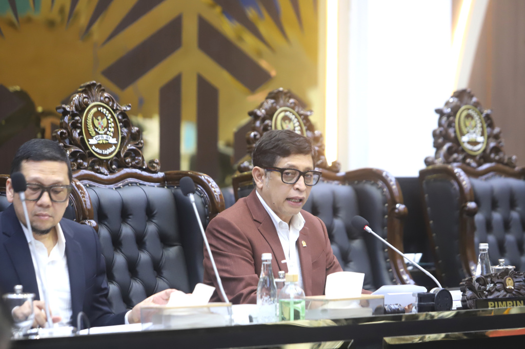 Baleg DPR gelar raker dengan Wakil Menteri Hukum Edward Omar Sharif Hiariej membahas Prolegnas RUU Prioritas Tahun 2026 (Ashar/SinPo.id)