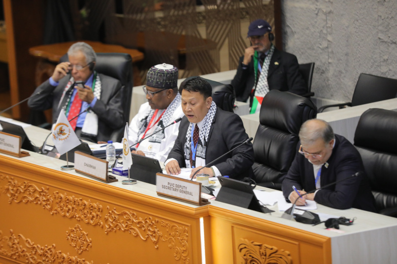 Ketua Badan Kerja Sama Antar-Parlemen (BKSAP) DPR RI, Mardani Ali Sera saat memimpin rapat komite Konferensi Ke-19 Uni Parlemen Negara Anggota Organisasi Kerja Sama Islam atau Parliamentary Union of the OIC (PUIC) tahun 2025 (Ashar/SinPo.id)