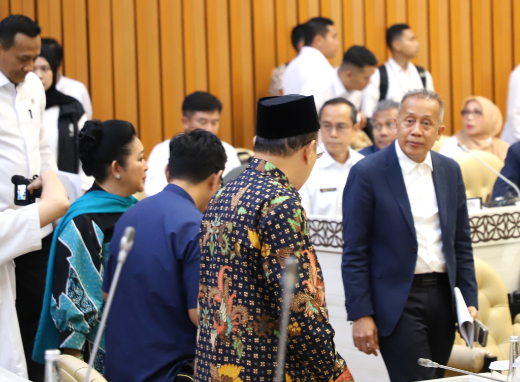 Rapat Pansus Pimpinan DPR dan Pemerintah membahas permasalahan desa tertinggal yang status tanahnya berada dikawasan hutan (Ashar/SinPo.id)