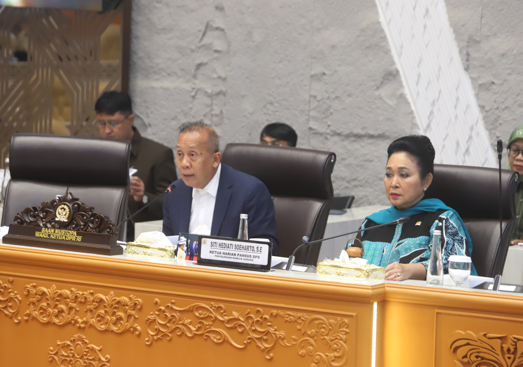 Rapat Pansus Pimpinan DPR dan Pemerintah membahas permasalahan desa tertinggal yang status tanahnya berada dikawasan hutan (Ashar/SinPo.id)