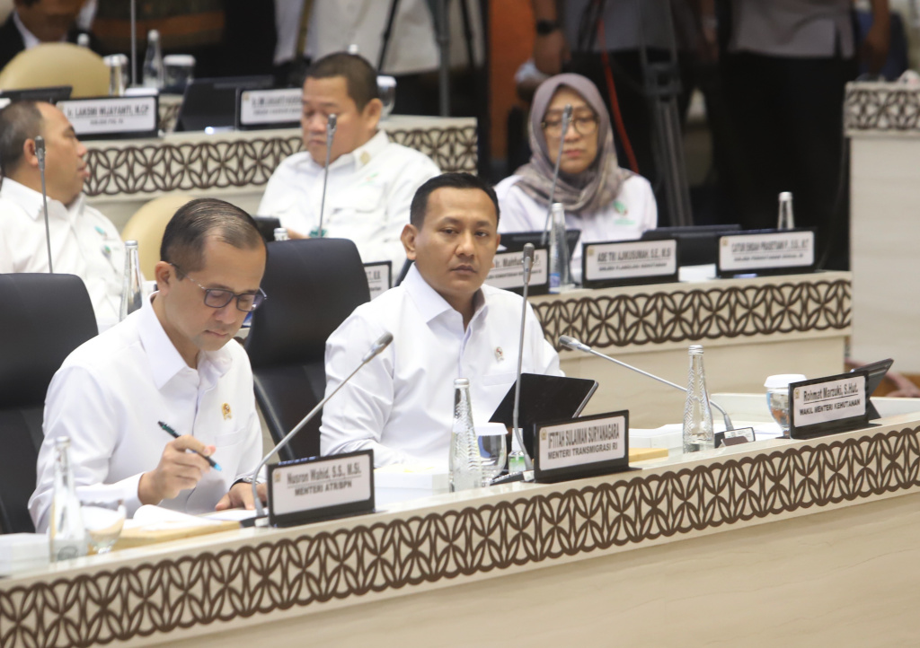 Rapat Pansus Pimpinan DPR dan Pemerintah membahas permasalahan desa tertinggal yang status tanahnya berada dikawasan hutan (Ashar/SinPo.id)