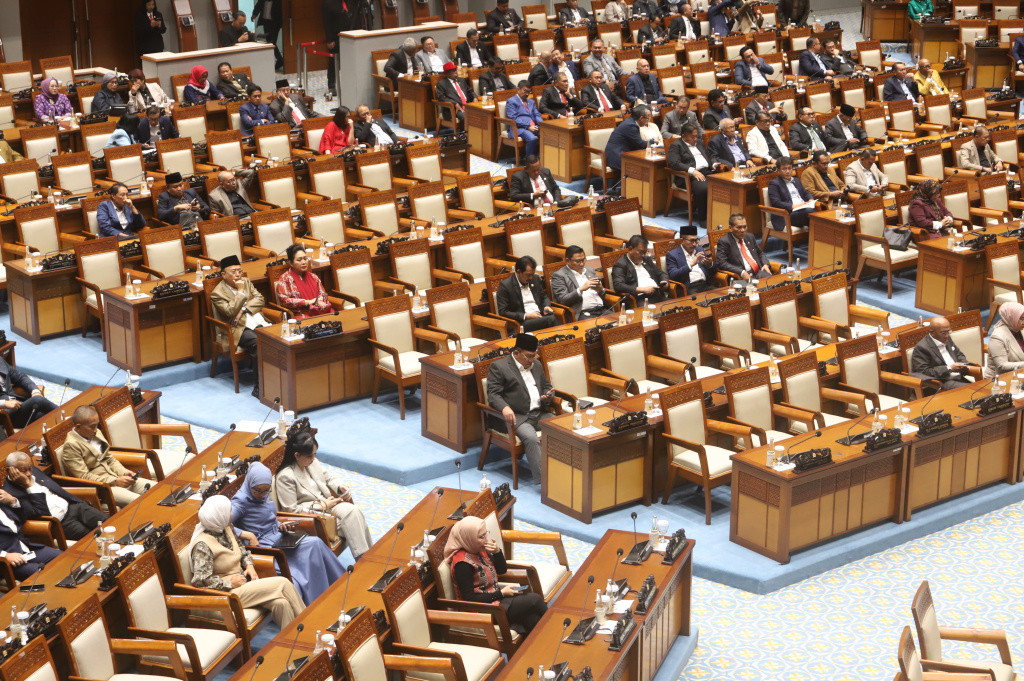 DPR sahkan Calon Hakim Mahkamah Konstitusi Adies Kadir (Ashar/SinPo.id)