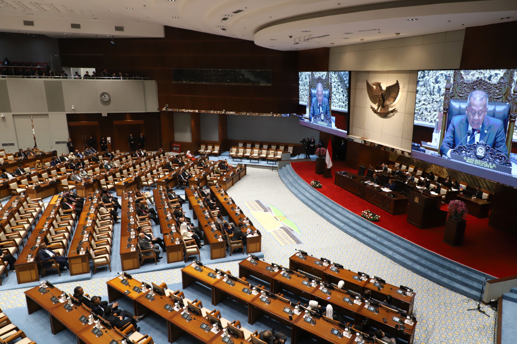 DPR sahkan Calon Hakim Mahkamah Konstitusi Adies Kadir (Ashar/SinPo.id)