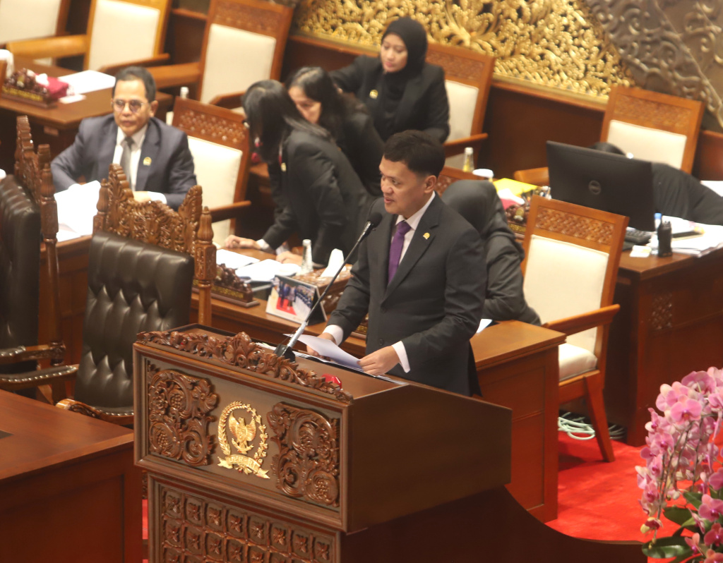 DPR sahkan Calon Hakim Mahkamah Konstitusi Adies Kadir (Ashar/SinPo.id)