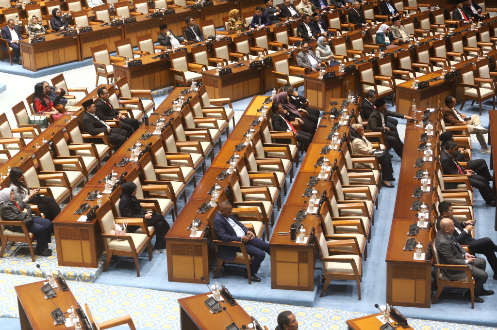 Wakil Ketua Komisi III DPR Sari Yuliati dilantik menjadi Wakil Ketua DPR menggantikan Adies Kadir yang terpilih Hakim Mahkamah Konstitusi (Ashar/SinPo.id)