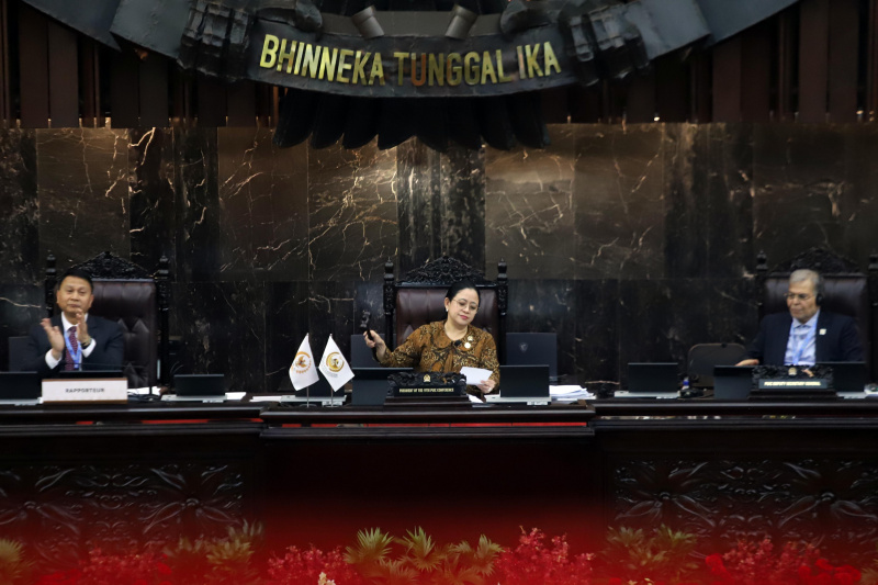 Rapat penutupan sidang konferensi ke-19 Parliamentary Union of The OIC (PUIC) mendukung Kemerdekaan untuk Palestina (Ashar/SinPo.id)