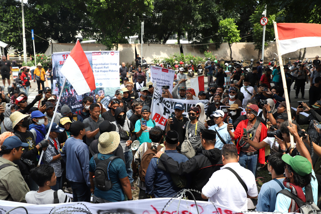 Ratusan warga Pati datangi KPK meminta usut kasus Bupati Sudewo (Ashar/SinPo.id)