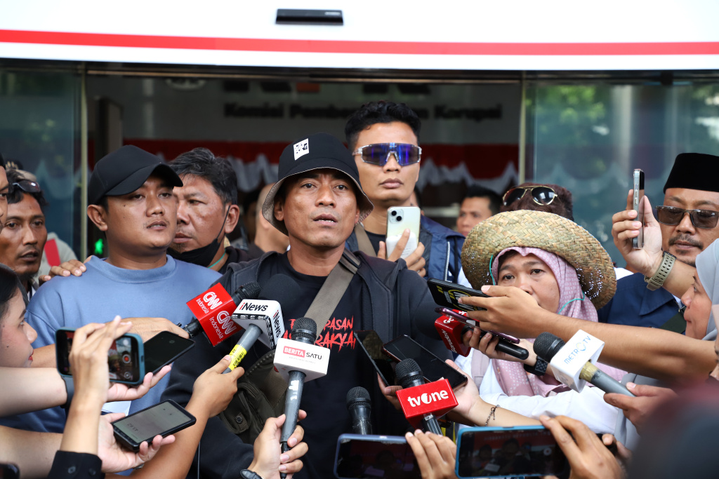 Ratusan warga Pati datangi KPK meminta usut kasus Bupati Sudewo (Ashar/SinPo.id)
