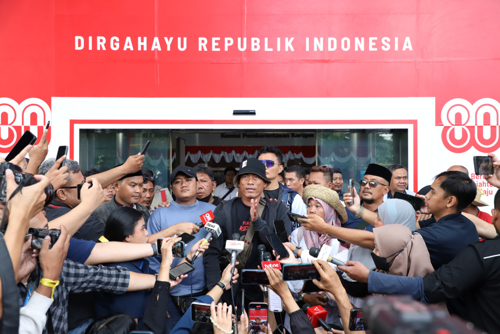 Ratusan warga Pati datangi KPK meminta usut kasus Bupati Sudewo (Ashar/SinPo.id)