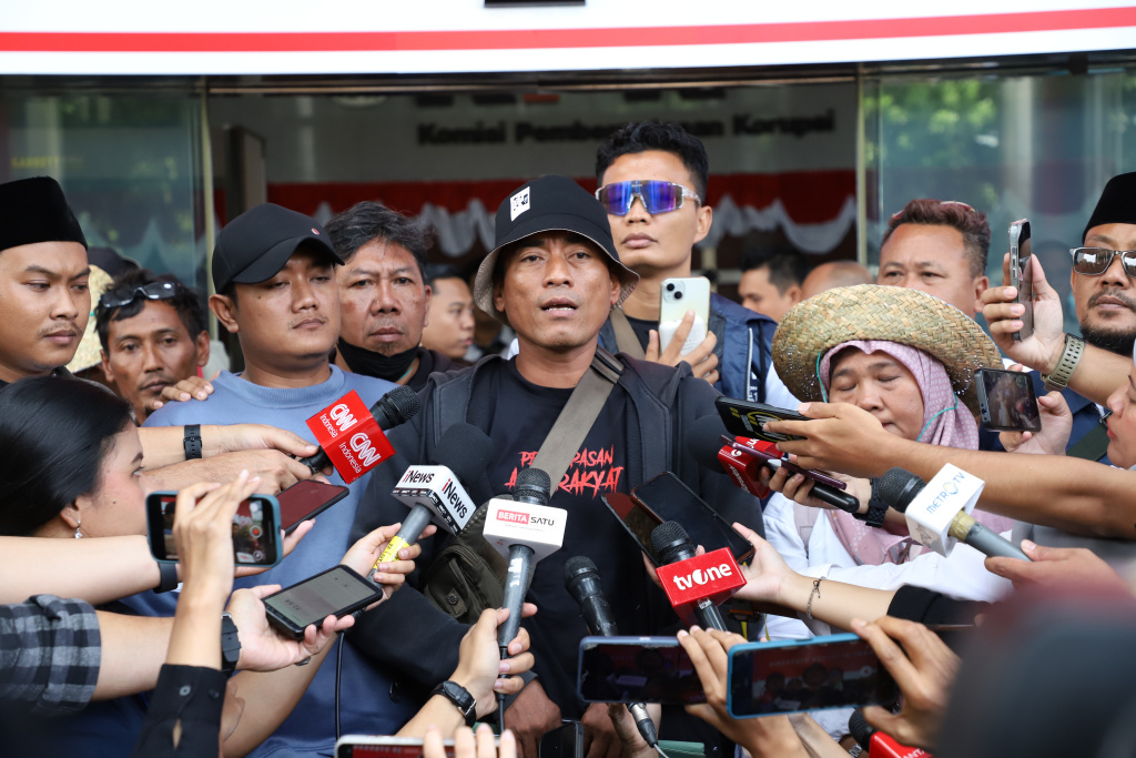 Ratusan warga Pati datangi KPK meminta usut kasus Bupati Sudewo (Ashar/SinPo.id)