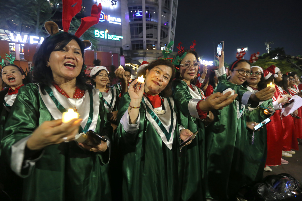 Rayakan Natal Christmast Carol Dengan 1,200 penyanyi (Ashar/SinPo.id)