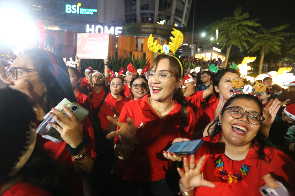 Rayakan Natal Christmast Carol Dengan 1,200 penyanyi (Ashar/SinPo.id)