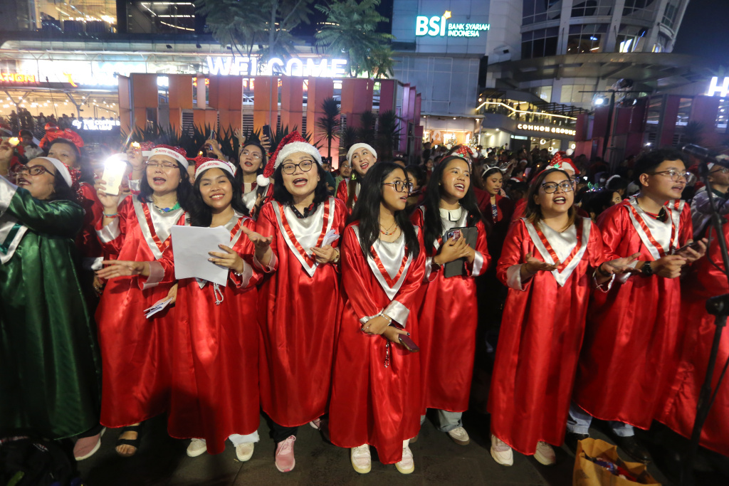 Rayakan Natal Christmast Carol Dengan 1,200 penyanyi (Ashar/SinPo.id)