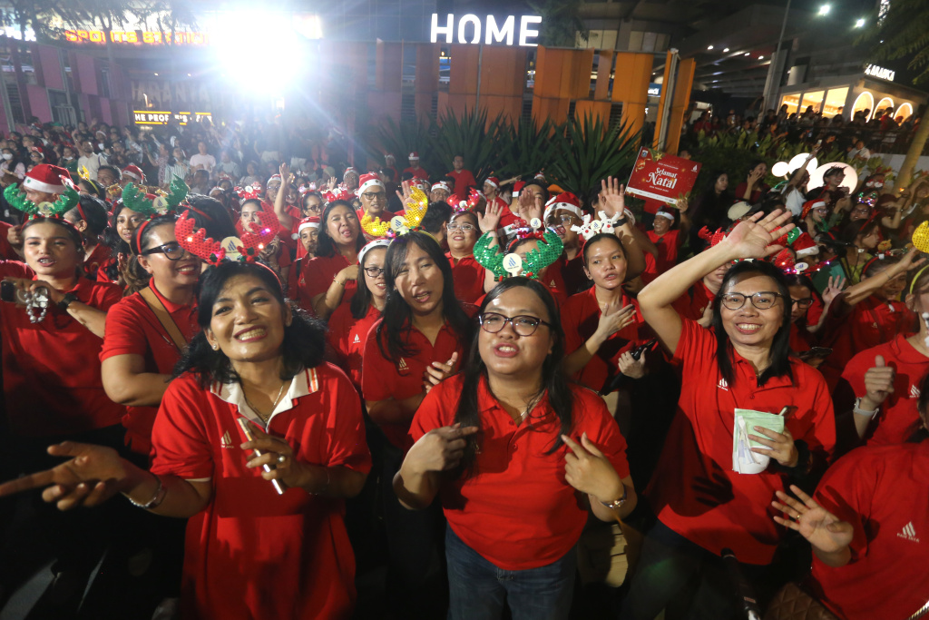 Rayakan Natal Christmast Carol Dengan 1,200 penyanyi (Ashar/SinPo.id)