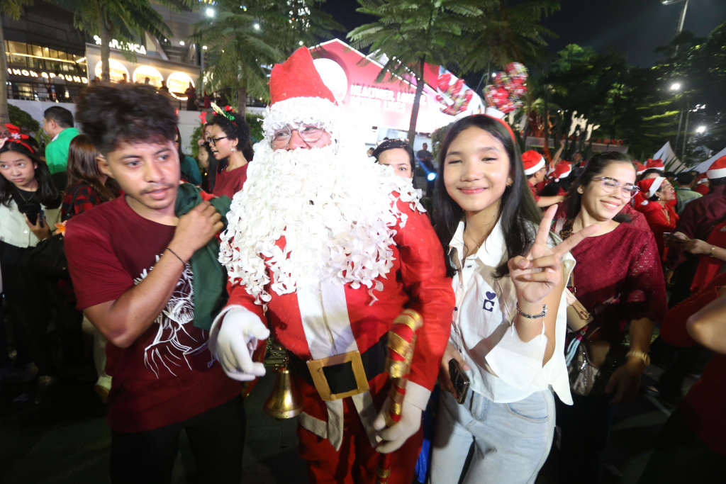 Rayakan Natal Christmast Carol Dengan 1,200 penyanyi (Ashar/SinPo.id)