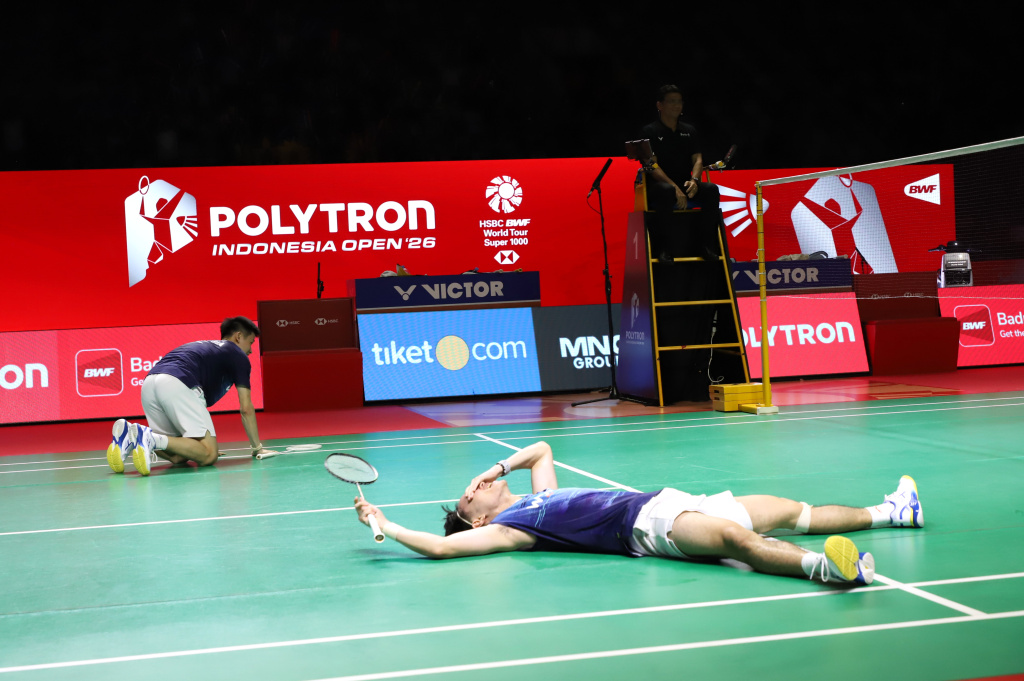 Ganda putra Indonesia Raymond dan Joaquin melaju ke babak semifinal usai menang rubber gim 16-21, 24-22, 21-18 (Ashar/SinPo.id)