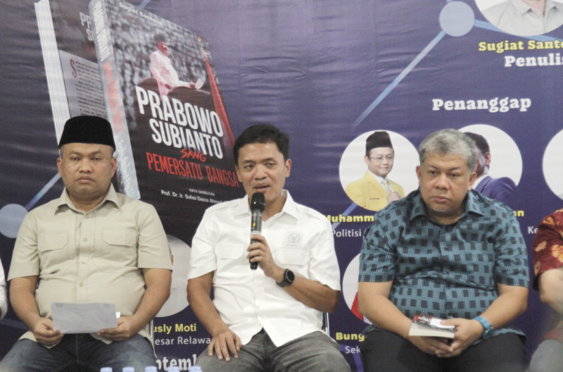 Sekretaris Gerindra Sumut Sugiat Santoso luncurkan Buku Prabowo Subianto Sang Pemersatu Bangsa (Ashar/SinPo.id)