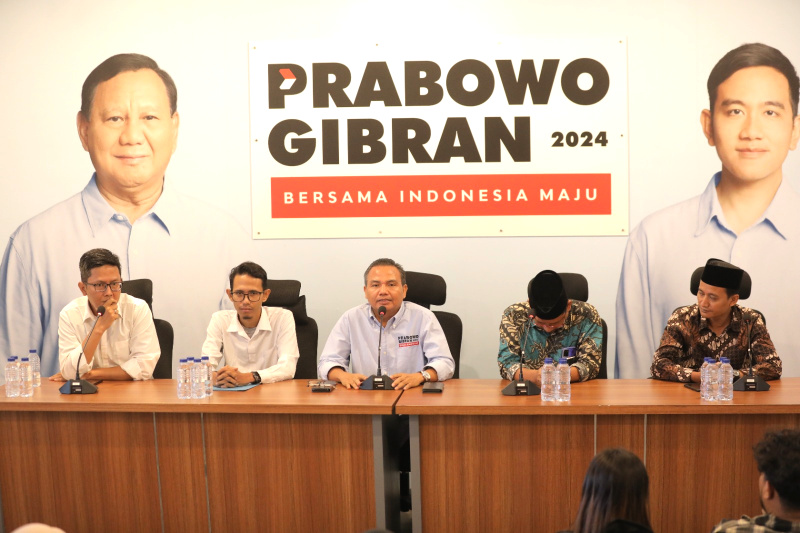 Relawan Anies dan Relawan Ganjar berakih mendukung paslon nomor urut 02 Prabowo-Gibran (Ashar/SinPo.id)