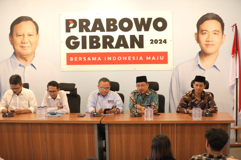 Relawan Anies dan Relawan Ganjar berakih mendukung paslon nomor urut 02 Prabowo-Gibran (Ashar/SinPo.id)