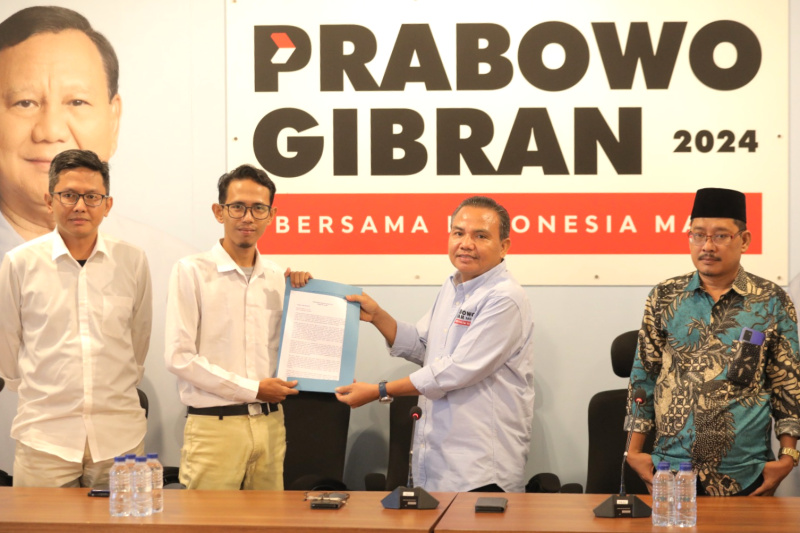 Relawan Anies dan Relawan Ganjar berakih mendukung paslon nomor urut 02 Prabowo-Gibran (Ashar/SinPo.id)