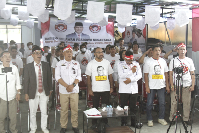 Relawan Barisan Relawan Prabowo Nusantara (BRPN) mendatangi Rumah Besar Relawan 08 Prabowo untuk Deklarasi mendukung Prabowo Presiden 2024 (Ashar/SinPo.id)