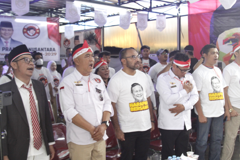 Relawan Barisan Relawan Prabowo Nusantara (BRPN) mendatangi Rumah Besar Relawan 08 Prabowo untuk Deklarasi mendukung Prabowo Presiden 2024 (Ashar/SinPo.id)