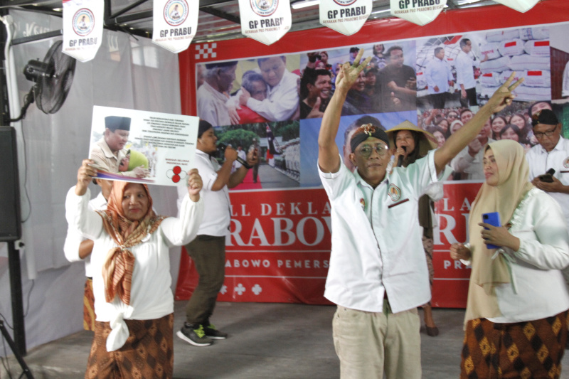 Relawan Gerakan Pro Prabowo Bersatu (GP Prabu) Jawa Tengah mendeklarasikan untuk mendukung Calon Presiden Prabowo Subianto di rumah beaar relawan 08 Prabowo Slipi (Ashar/SinPo.id)