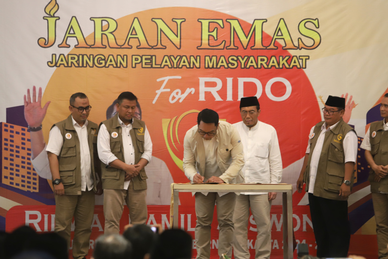 Relawan Jaran Emas mendeklarasikan mendukung pasangan Bacagub Jakarta Ridwan Kamil-Suswono (Ashar/SinPo.id)