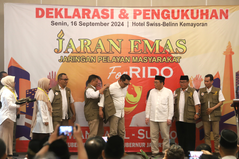 Relawan Jaran Emas mendeklarasikan mendukung pasangan Bacagub Jakarta Ridwan Kamil-Suswono (Ashar/SinPo.id)