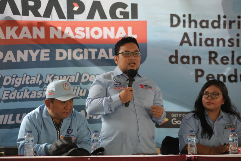 Relawan pendukung paslon nomor urut 02 Prabowo-Gibran meluncurkan platform digital suarapagi. Id untuk mengawal suara Prabowo-Gibran di TPS (Ashar/SinPo.id)