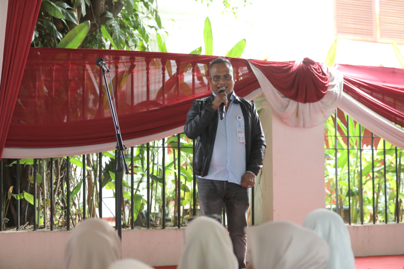 Relawan Obrolan Emak-Emak Deklarasi mendukung dan akan memenangkan Prabowo-Gibran satu putaran (Ashar/SinPo.id)