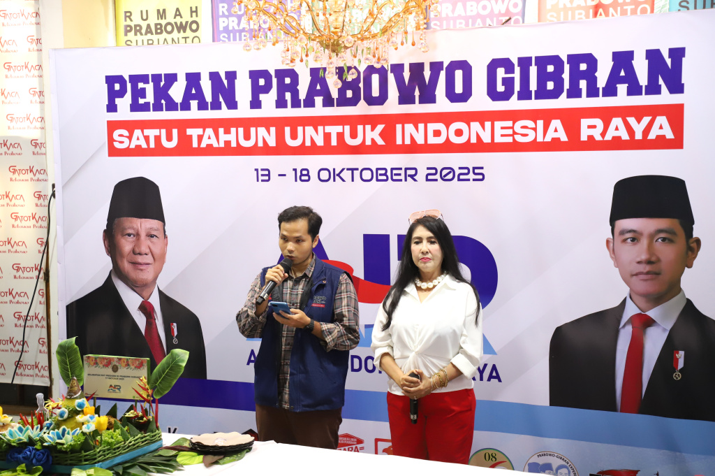 Relawan Prabowo-Gibran Aliansi Indonesia Raya (AIR) dan Gatot Kaca menggelar Tasyakuran HUT ke-74 Presiden Prabowo Subianto (Ashar/SinPo.id)