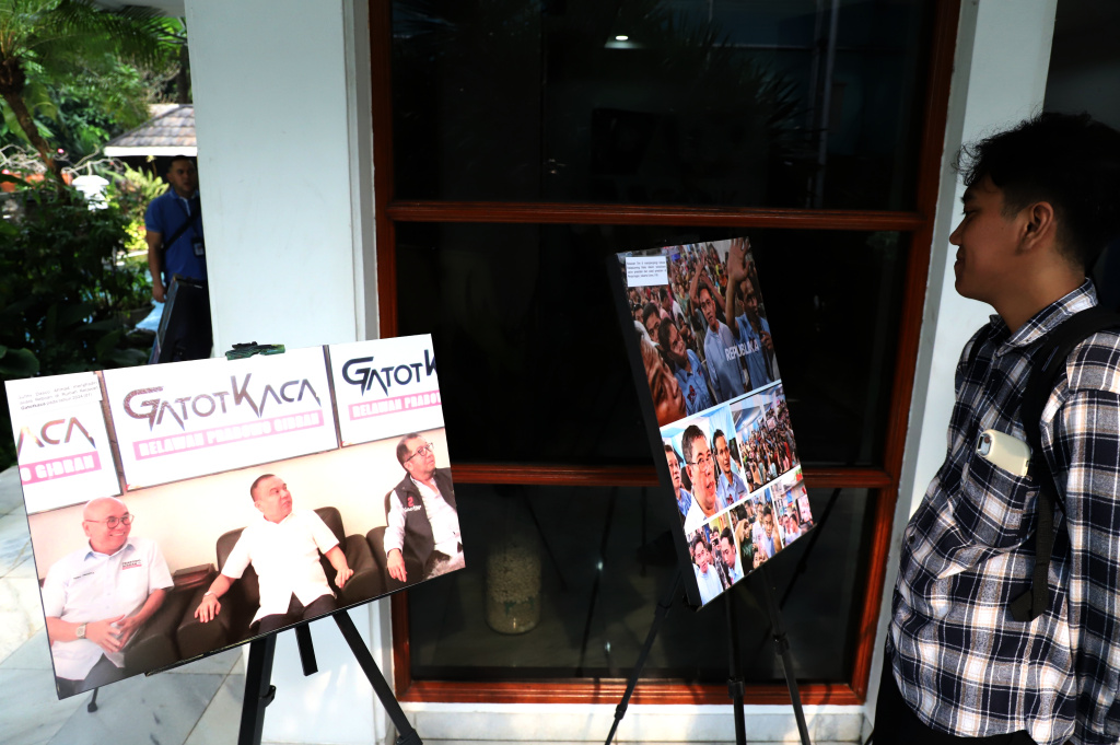 Relawan Prabowo-Gibran Aliansi Indonesia Raya (AIR) dan Gatot Kaca menggelar Tasyakuran HUT ke-74 Presiden Prabowo Subianto (Ashar/SinPo.id)