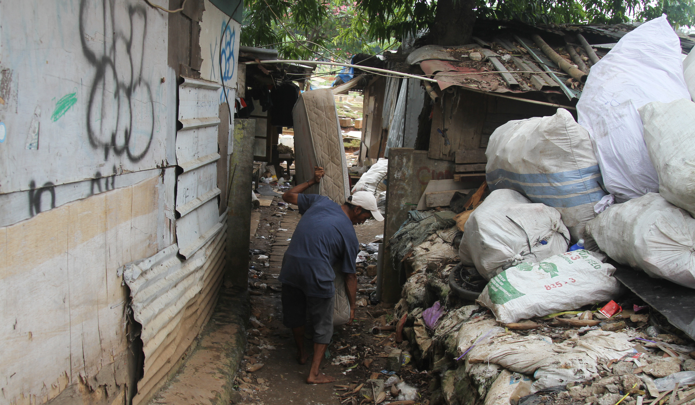 Relokasi warga TPU Menteng Pulo II. (Agus Priatna/SinPo.id)