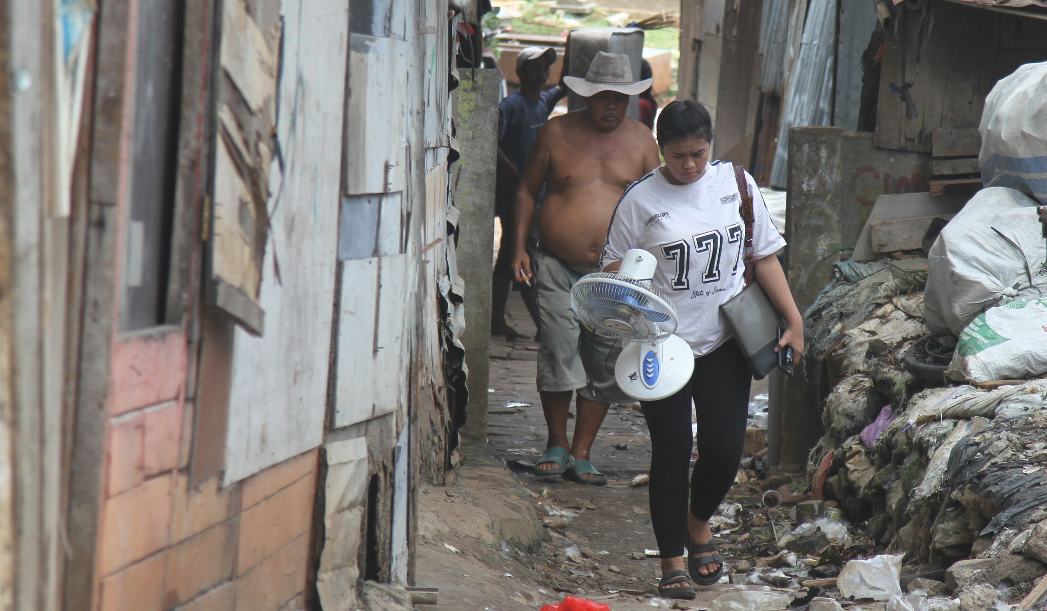 Relokasi warga TPU Menteng Pulo II. (Agus Priatna/SinPo.id)