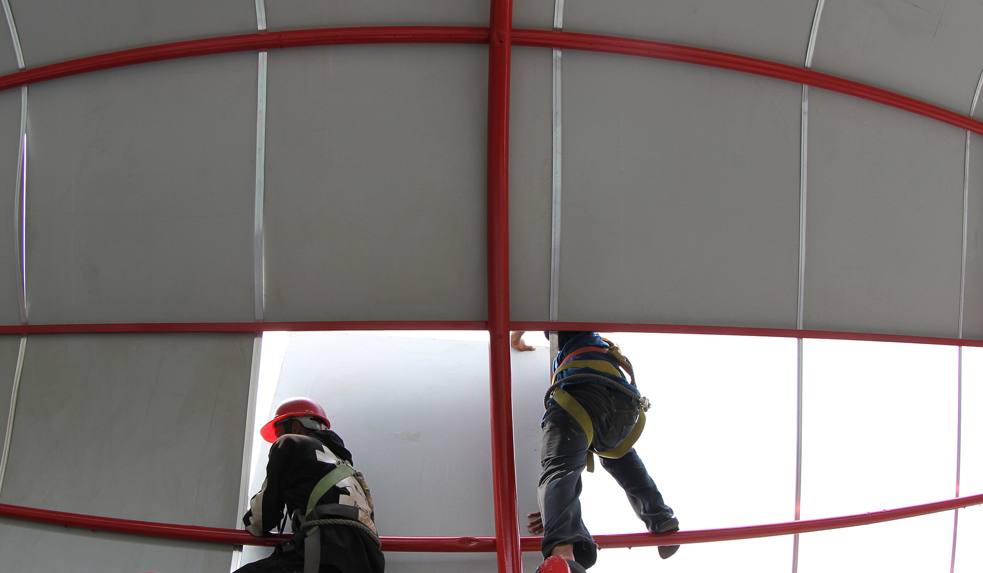 Perbaikan JPO. (Agus Priatna/SinPo.id)