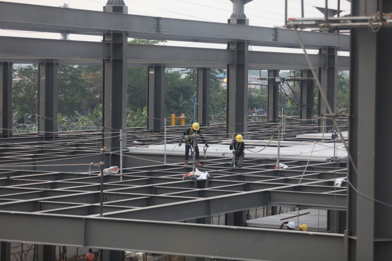 Kementrian Perhubungan melakukan revitalisasi stasiun tanah abang dan akan menambah 2 jalur kereta (Ashar/SinPo.id)