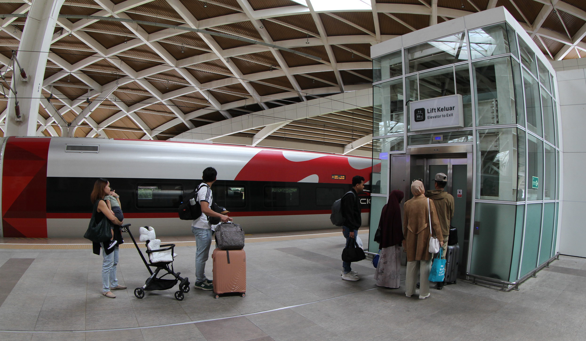Stasiun Kereta Cepat Halim. (Agus Priatna/SinPo.id)
