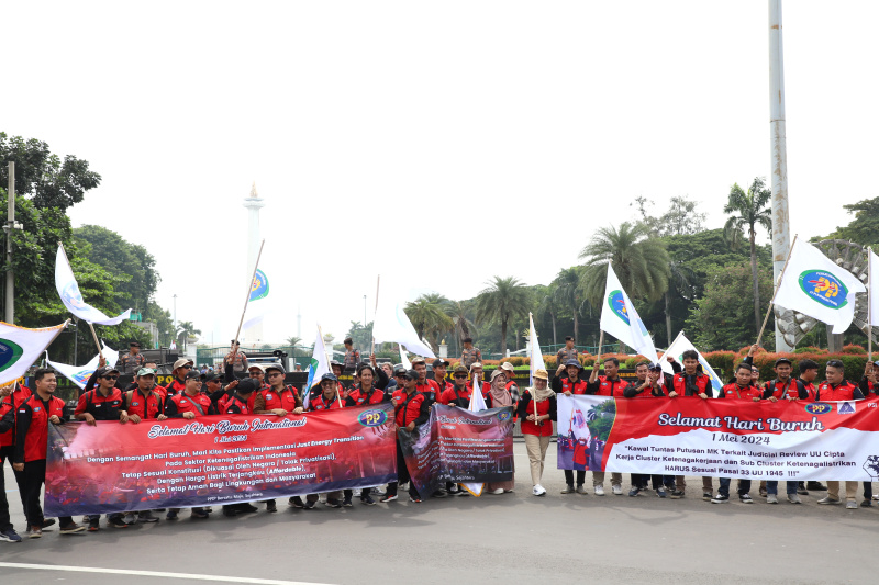 Ribuan buruh gelar aksi demo peringati Hari Buruh Internasional di Patung Kuda Arjuna Wisaha (Ashar/SinPo.id)