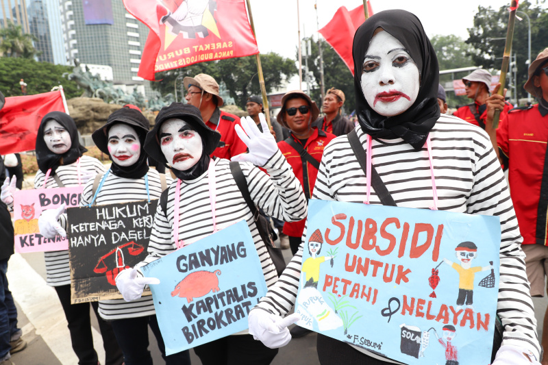 Ribuan buruh gelar aksi demo peringati Hari Buruh Internasional di Patung Kuda Arjuna Wisaha (Ashar/SinPo.id)