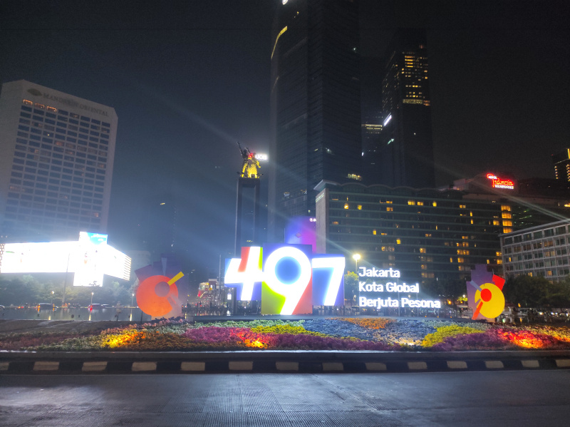 Ribuan warga berbondong-bondong menghadiri HUT Jakarta ke-497 di Monas (Ashar/SinPo.id)