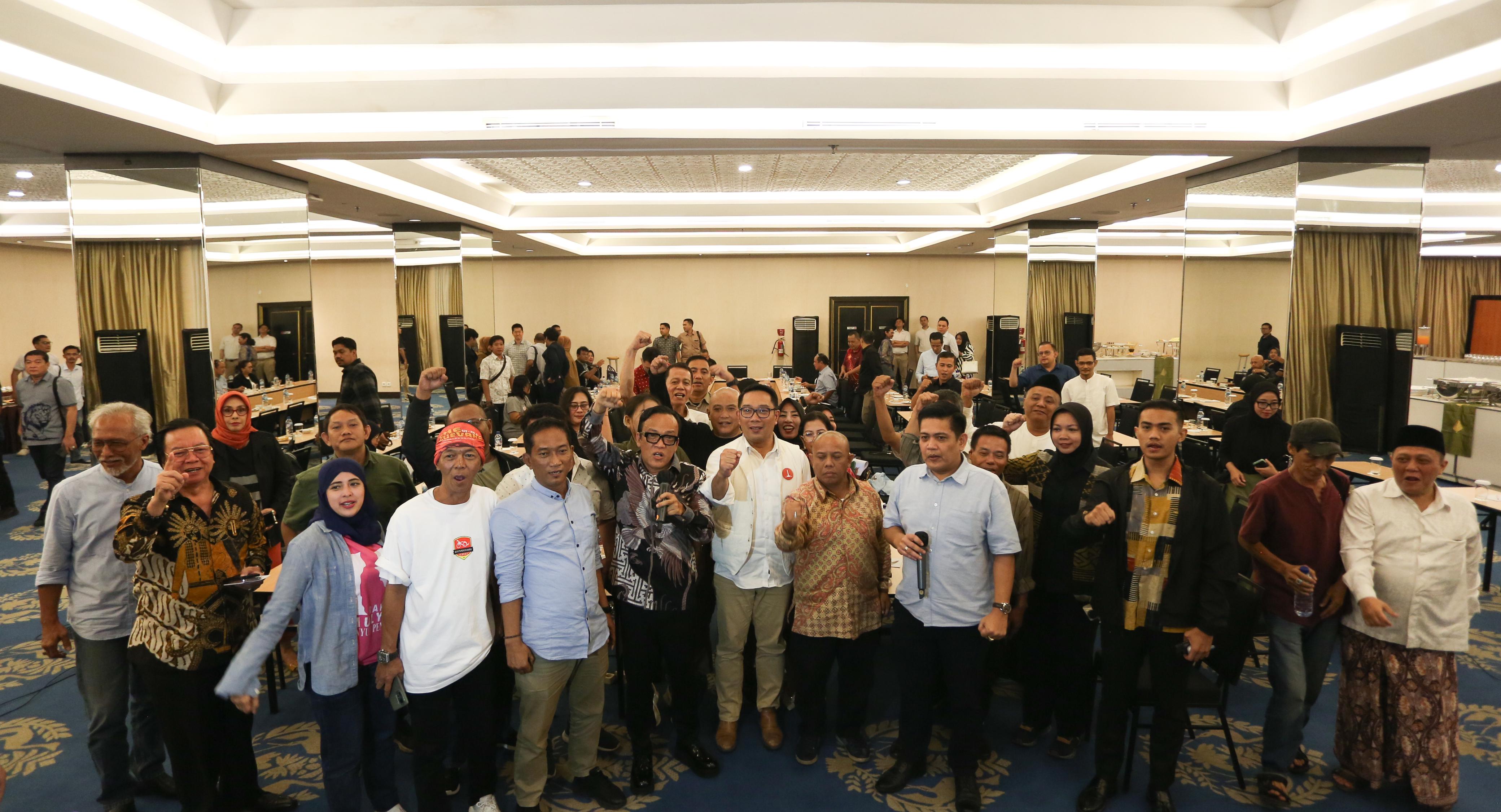 Pasangan Ridwan Kamil-Suswono mendapatkan dukungan dari 293 organisasi relawan siap memenangkan di pilkada Jakarta (Ashar/SinPo.id)