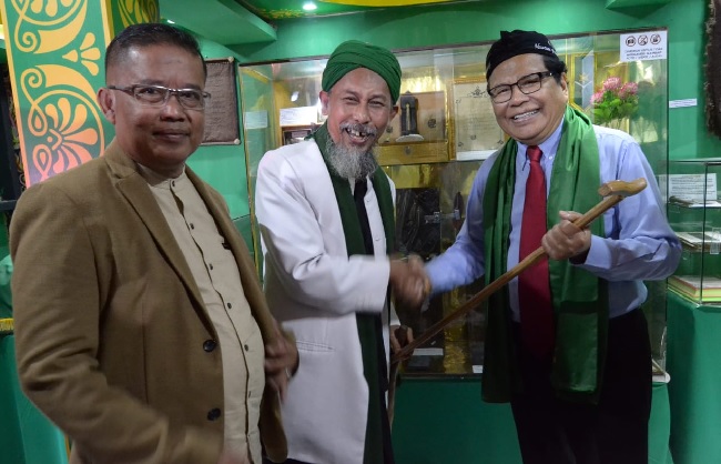 Tokoh nasional Dr Rizal Ramli diberi gelar tamu agung dalam upacara adat Sunda “Naik Lisung Pajajaran”.