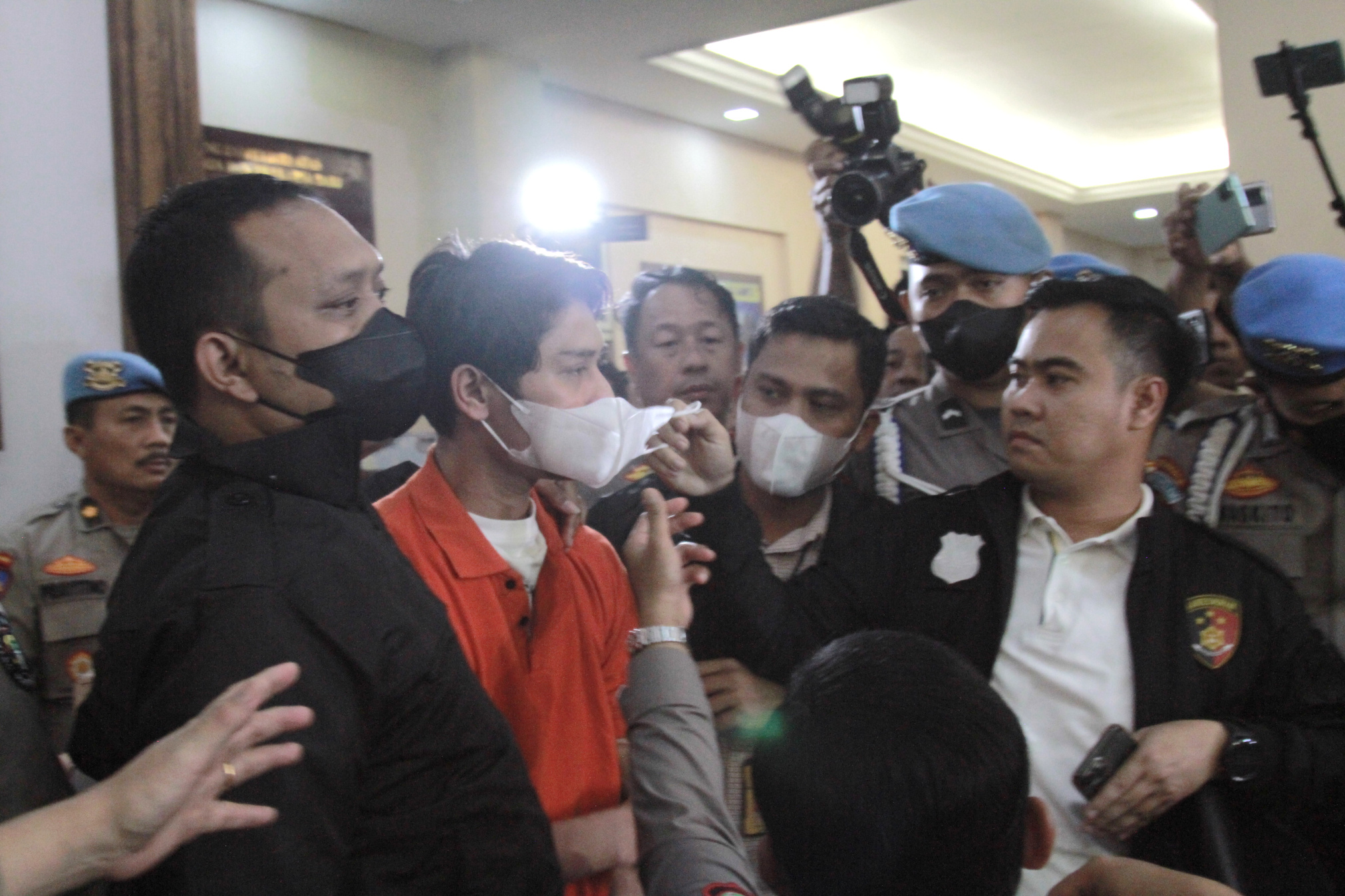 Rizky Billar resmi ditahan Polres Jakarta Selatan mengenai kasus KDRT terhadap istrinya Lesti Kejora (Ashar/SinPo.id)