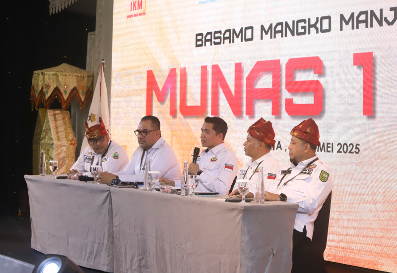 Wakil Ketua Komisi VI DPR Andre Rosiade terpilih menjadi Ketua Umum DPP Ikatan Keluarga Minang (Ashar/SinPo.id)