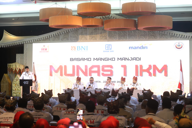 Wakil Ketua Komisi VI DPR Andre Rosiade terpilih menjadi Ketua Umum DPP Ikatan Keluarga Minang (Ashar/SinPo.id)